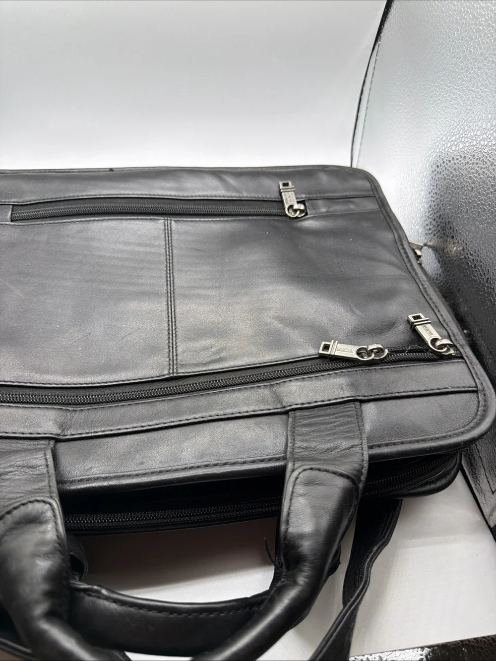 TUMI Black Leather Messanger Computer Laptop Brief Expandable Bag 96021D4